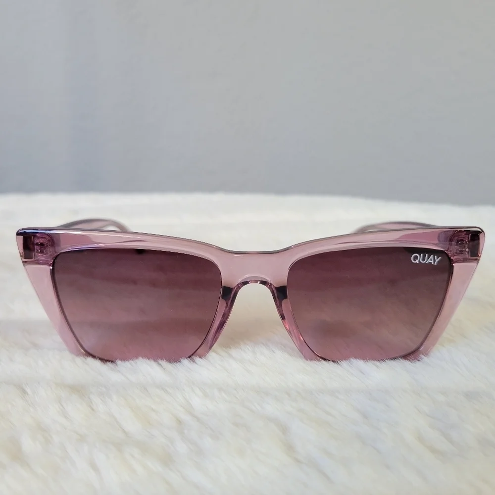 QUAY // ltd ed modern cateyes crystal berry frames berry gradient lenses